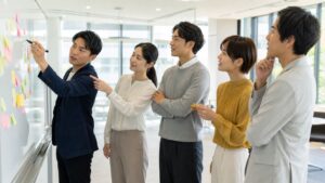 ブレインストーミングとは？4原則・進め方・雑談で終わらないコツ
