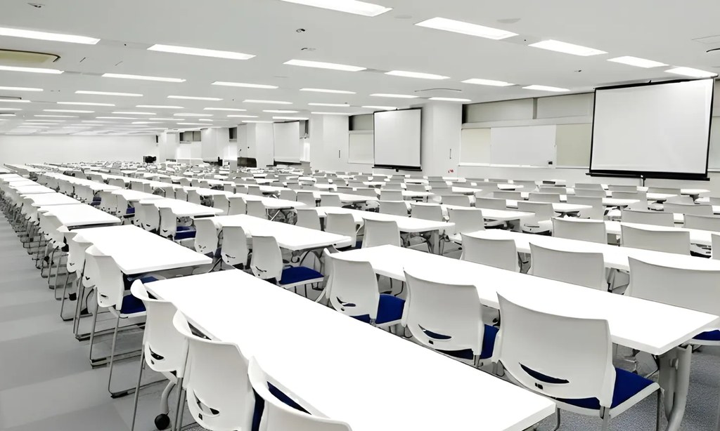 ビジョンセンター品川の大型スクール形式会場