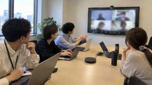 ハイブリッド会議の成功ガイド|リモートと対面をつなぐコツ